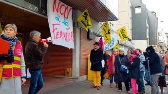 Des Riverains Protestent Contre La Fermeture De Leur Bureau De Poste A Rouen